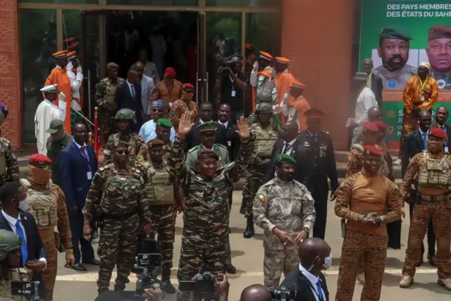 Les dirigeants militaires du Mali, du Burkina Faso et du Niger lors du sommet de la Confédération des États du Sahel à Niamey, juillet 2024.