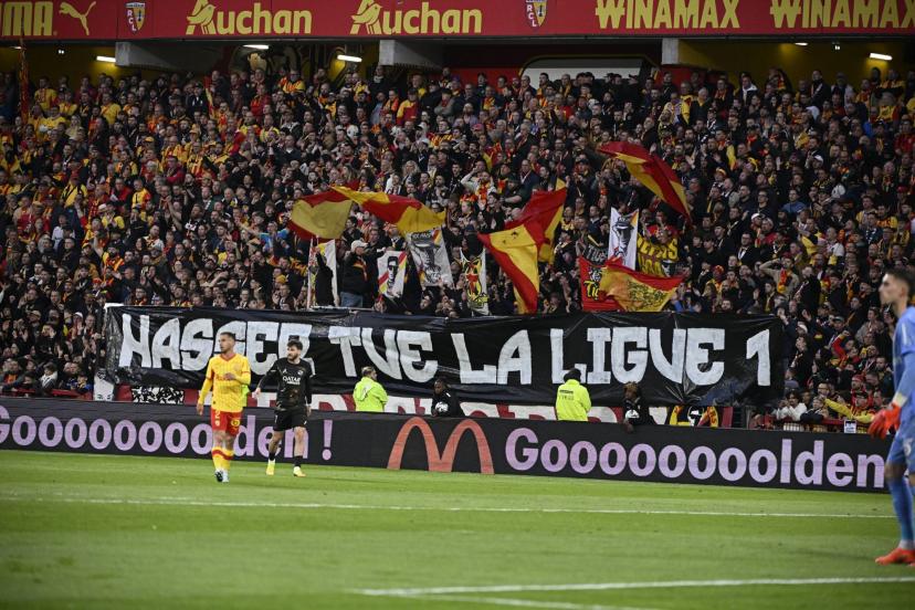 Banderole déployée par les supporters de Lens