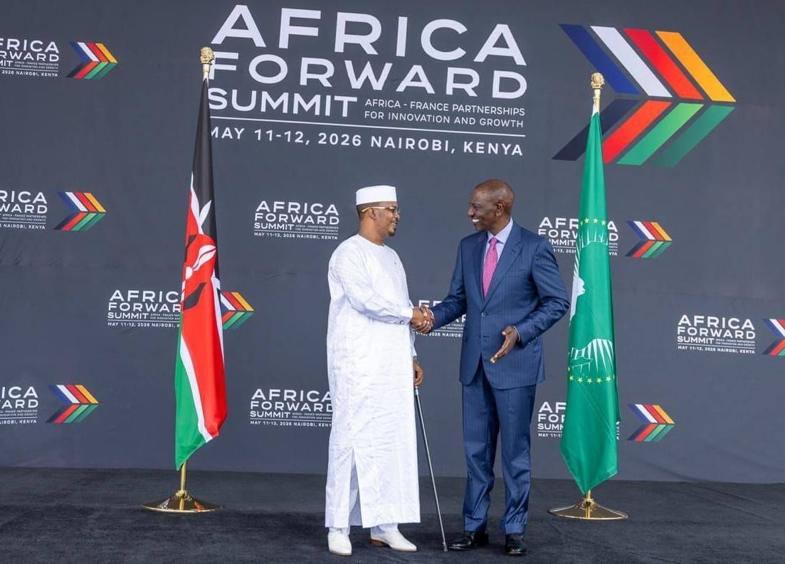 Le président William Ruto et le président Mahamat Idriss Déby lors d'une rencontre diplomatique