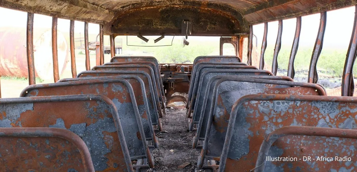 Bus incendiés près de Bamako sous un blocus jihadiste