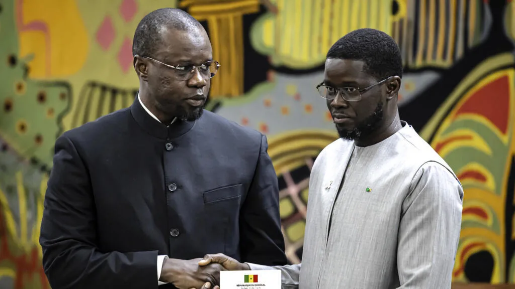 Le président Bassirou Diomaye Faye et le Premier ministre Ousmane Sonko lors d’échanges avec les acteurs politiques et sociaux