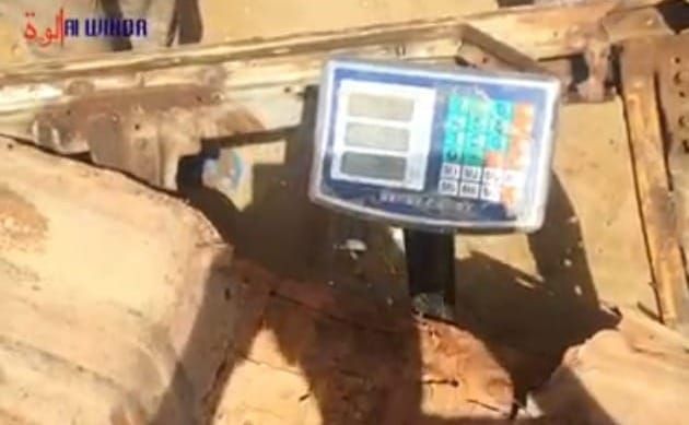 Enfants dans les rues de N'Djamena face au commerce Hadid kilo