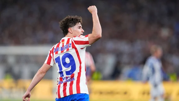Julian Alvarez, attaquant argentin, cible potentielle du PSG et du FC Barcelone