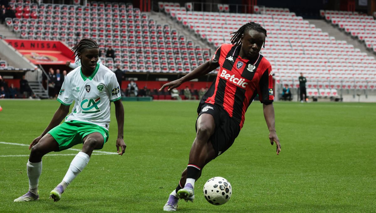Les joueurs de Nice célèbrent leur victoire face à Saint-Étienne