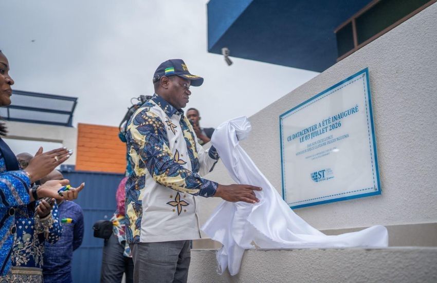 Le président du Gabon inaugurant un data center