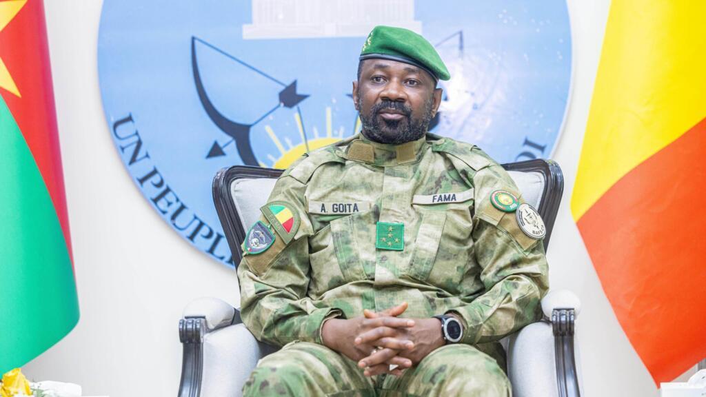 Le général Assimi Goïta, président malien de transition, lors d'un sommet de l'Alliance des États du Sahel à Bamako en décembre 2025.