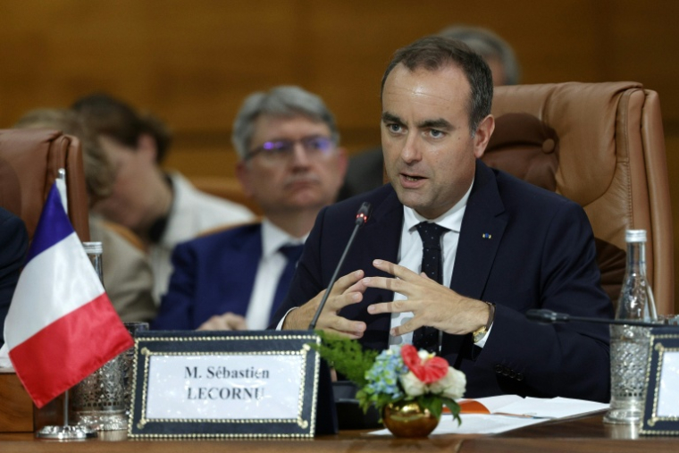 Le Premier ministre français, Sébastien Lecornu, prononce le discours d'ouverture lors d'une séance plénière avec des ministres marocains, à Rabat, le 16 juillet 2026 ( AFP / Abdel Majid BZIOUAT )