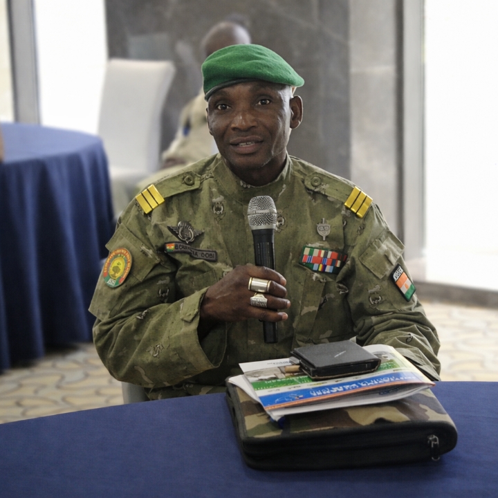 Le capitaine Boureima Dobi, préfet de Torodi, lors du forum de Niamey