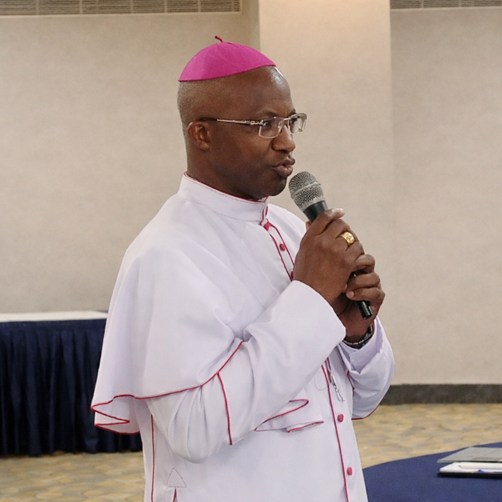 Monseigneur Laurent Lompo, président de la SPI, lors du forum de Niamey
