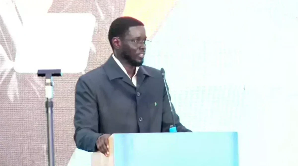 Bassirou Diomaye Faye lors de son discours Le président Bassirou Diomaye Faye lors d'un discours