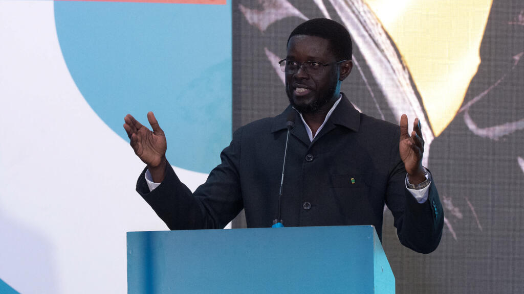 Le président sénégalais Bassirou Diomaye Faye s'exprime lors du lancement de son nouveau parti « Kiiraay » à l'hôtel King Fahd de Dakar, le 25 juillet 2026.