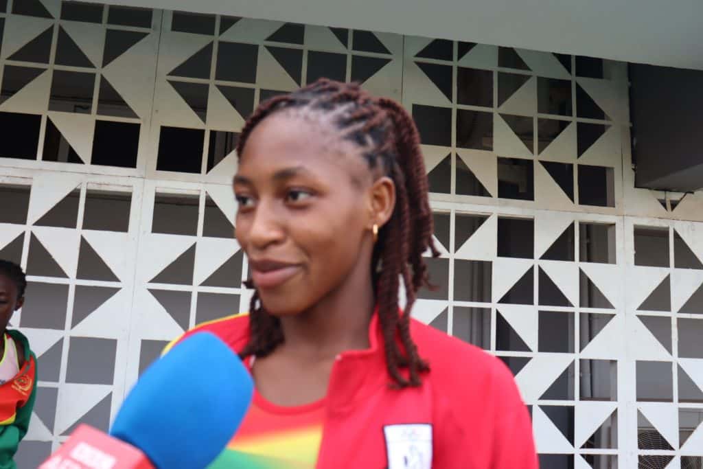Zalissa Zongo, athlète burkinabè médaillée d'or, célébrant sa victoire