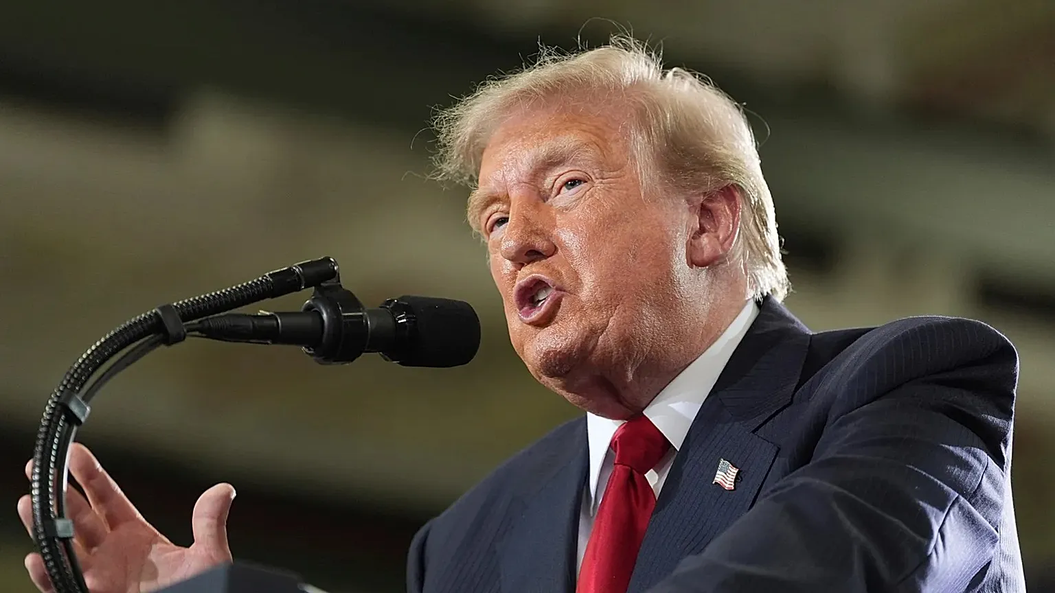 Le président Donald Trump s'exprime lors d'un événement à Milford, dans le Michigan, en juillet 2026. (AP Photo/Alex Brandon)