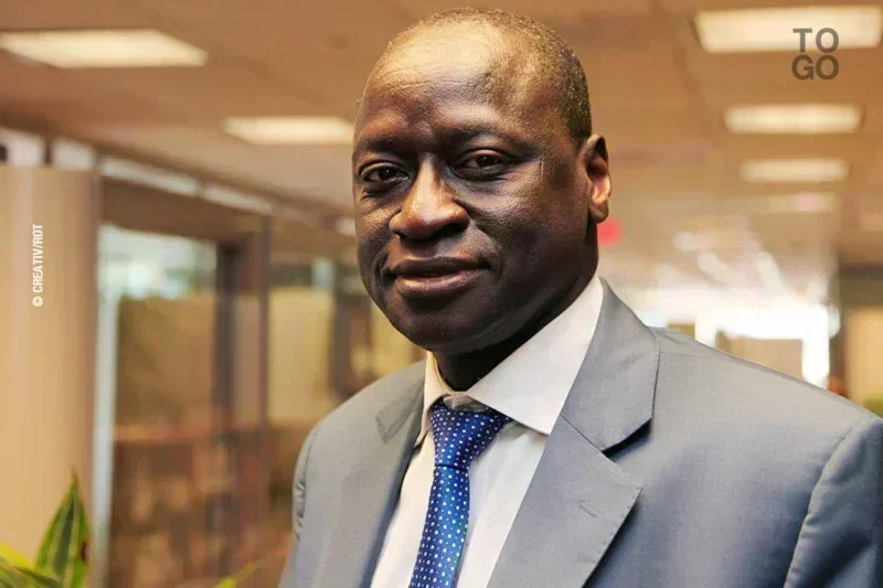 Ousmane Diagana, vice-président de la Banque mondiale, en discussion avec des responsables sénégalais