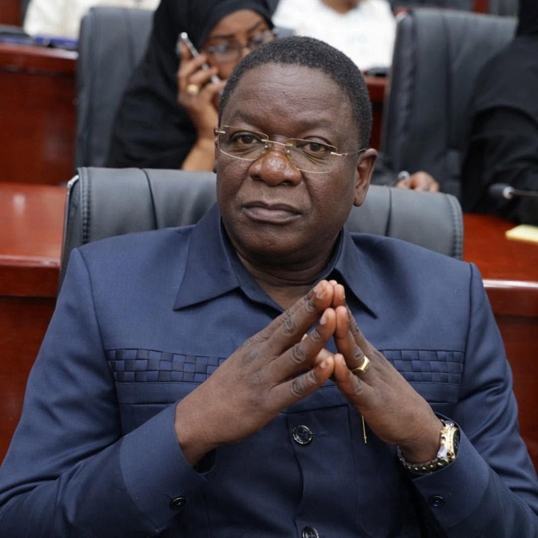 Signature d'un décret de grâce présidentielle au Tchad, symbole d'apaisement politique