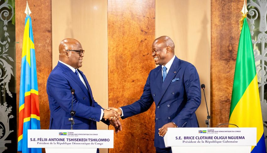Les présidents Brice Clotaire Oligui Nguema du Gabon et Félix-Antoine Tshisekedi de la RDC lors de leur rencontre à Libreville